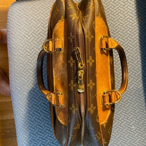 Authentic Louis Vuitton Deauville Monogram Bag - Picture 7 of 8